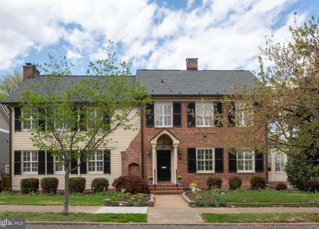 Property at 701 Hanover St, Fredericksburg, VA 22401, 4 beds, 3.5 baths