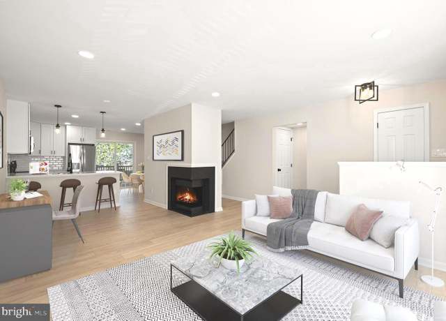 Property at 4030 Spring Run Ct, Chantilly, VA 20151, 3 beds, 2.5 baths