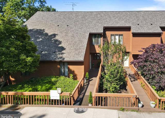 Property at 42 Tecumseh Trl, Hedgesville, WV 25427, 3 beds, 4 baths