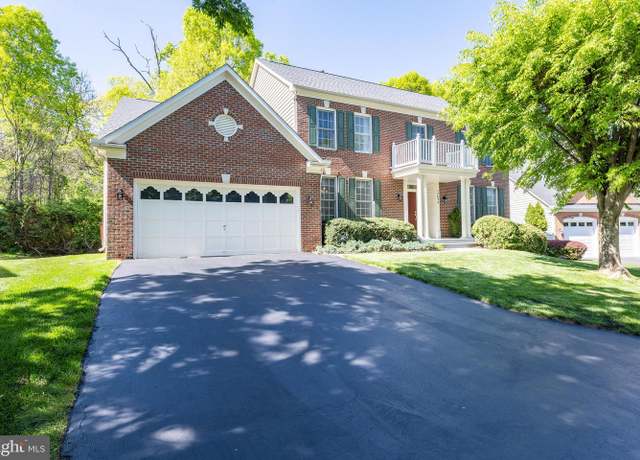 Property at 10834 Hillbrooke Ln, Potomac, MD 20854, 4 beds, 4.5 baths