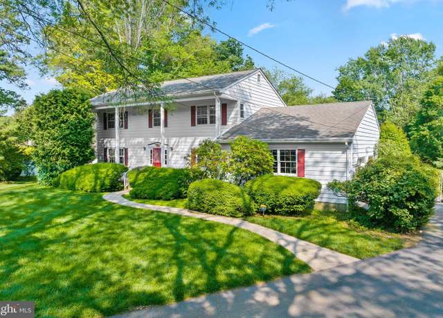 Property at 12 Springwood Dr, Princeton Junction, NJ 08550, 5 beds, 2.5 baths