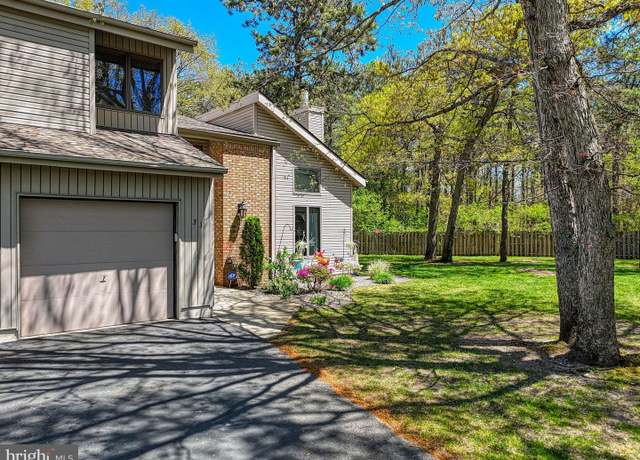 Property at 33 White Swan Way, Brick, NJ 08723, 3 beds, 2.5 baths