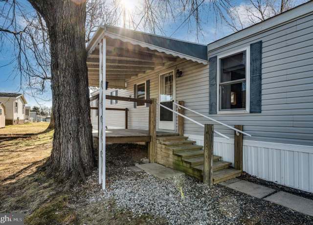 Property at 50 Keystone Rd, Reading, PA 19606, 3 beds, 1.5 baths