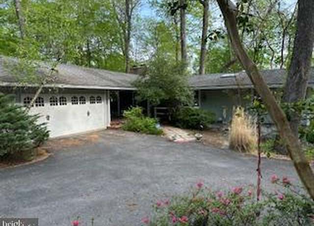 Property at 310 Jeffrey Ln, Newtown Square, PA 19073, 4 beds, 3.5 baths