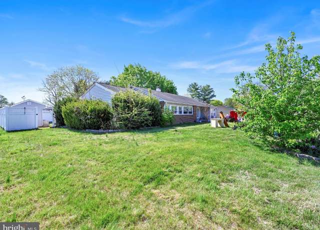 Property at 100 Norwood Ln, Norristown, PA 19401, 4 beds, 3 baths