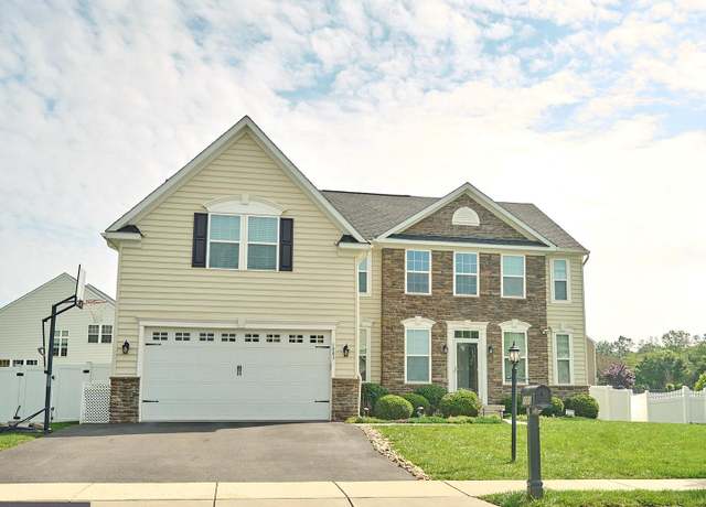 Property at 1003 Cedarbrook Ln, Pennsburg, PA 18073, 5 beds, 3.5 baths