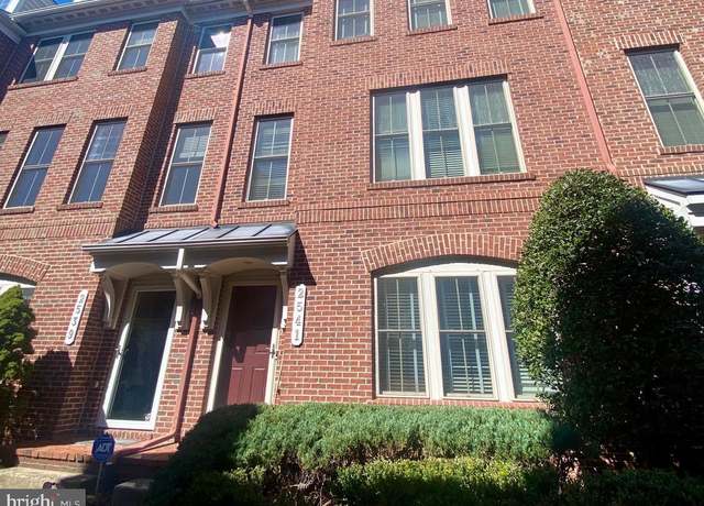 Property at 2541 S Kenmore Ct, Arlington, VA 22206, 3 beds, 3.5 baths