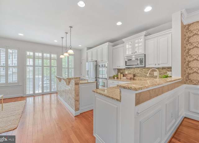 Property at 2541 S Kenmore Ct, Arlington, VA 22206, 3 beds, 3.5 baths
