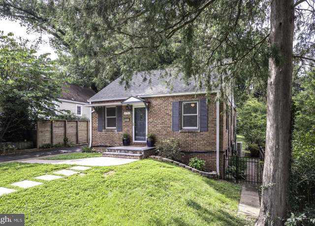 Property at 4741 20th St N, Arlington, VA 22207, 3 beds, 2 baths