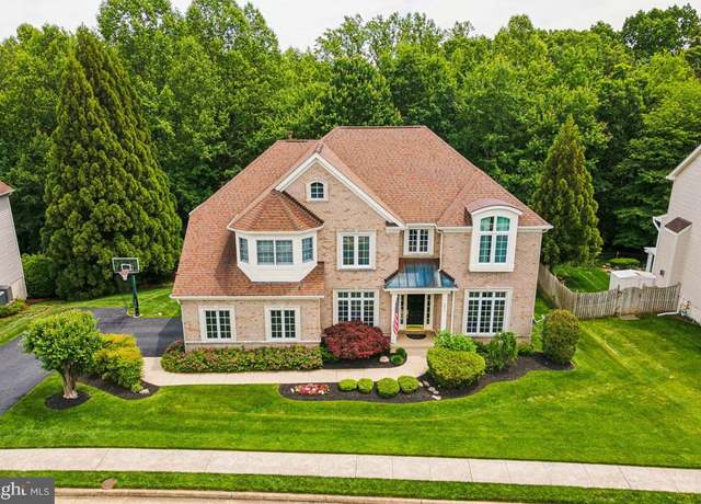 Property at 4872 Autumn Glory Way, Chantilly, VA 20151, 4 beds, 4.5 baths