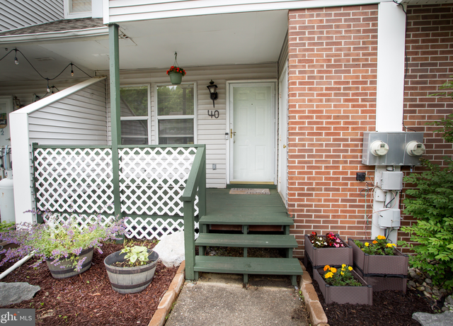 Property at 40 Ashley Dr, New Castle, DE 19720, 3 beds, 1.5 baths