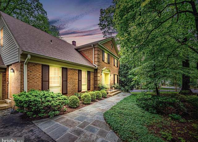 Property at 11904 Hunting Ridge Ct E, Potomac, MD 20854, 4 beds, 3.5 baths