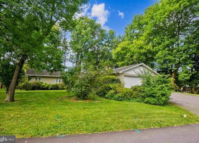 Property at 19105 Shamrock Ln, Hagerstown, MD 21742, 4 beds, 2.5 baths