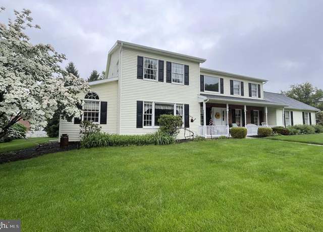Property at 316 E Meadow Dr, Mechanicsburg, PA 17055, 4 beds, 2.5 baths
