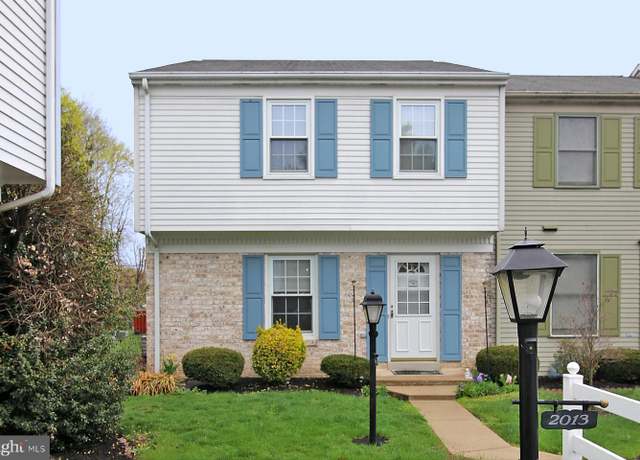 Property at 2011 Carlton Dr, Lebanon, PA 17042, 2 beds, 2.5 baths