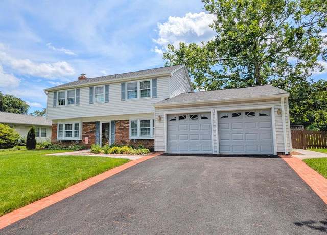 Property at 13129 Pennerview Ln, Fairfax, VA 22033, 4 beds, 2.5 baths