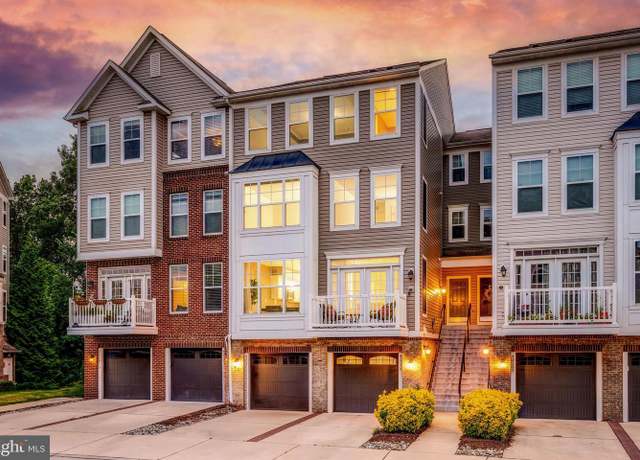 Property at 42175 Canary Grass Sq, Aldie, VA 20105, 3 beds, 2.5 baths