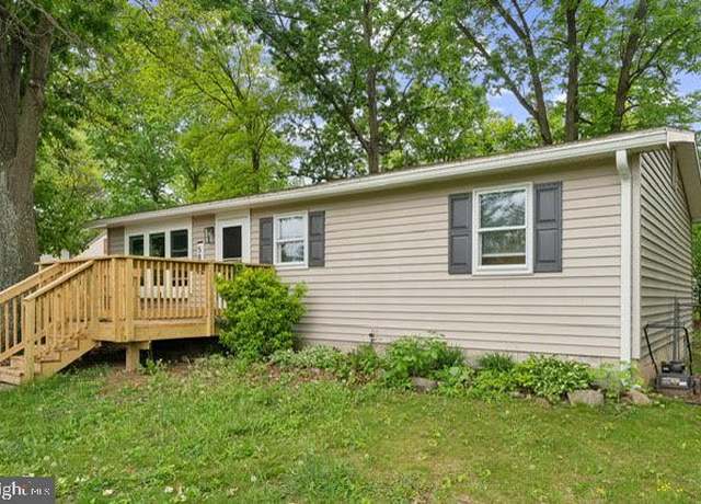Property at 582 Hanshew Ln, Martinsburg, WV 25404, 2 beds, 1 bath