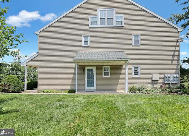 Property at 901 Christopher Dr, Reading, PA 19610, 2 beds, 1.5 baths