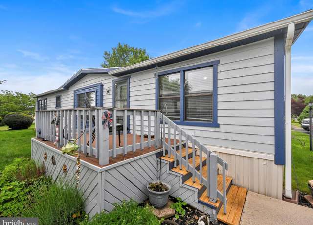 Property at 211 Greyfield Dr, Lancaster, PA 17603, 3 beds, 2 baths
