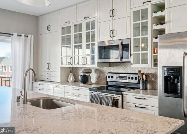 Property at 715 Brown St Unit A, Philadelphia, PA 19123, 2 beds, 2 baths