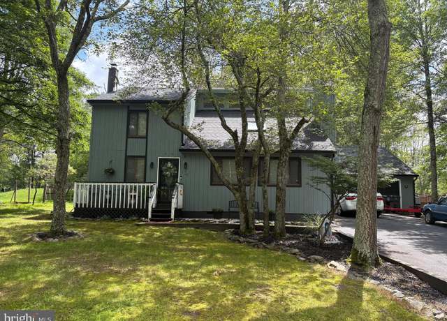 Property at 129 Segatti Cir, Bushkill, PA 18324, 4 beds, 2 baths