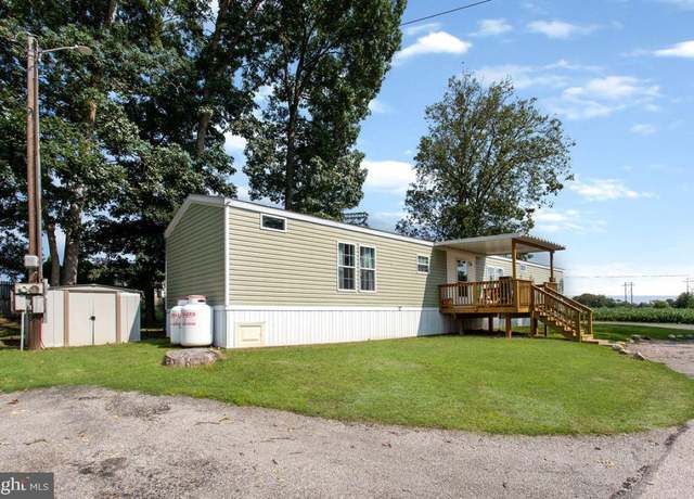 Property at 86 Mobile Dr, Thomasville, PA 17364, 2 beds, 2 baths