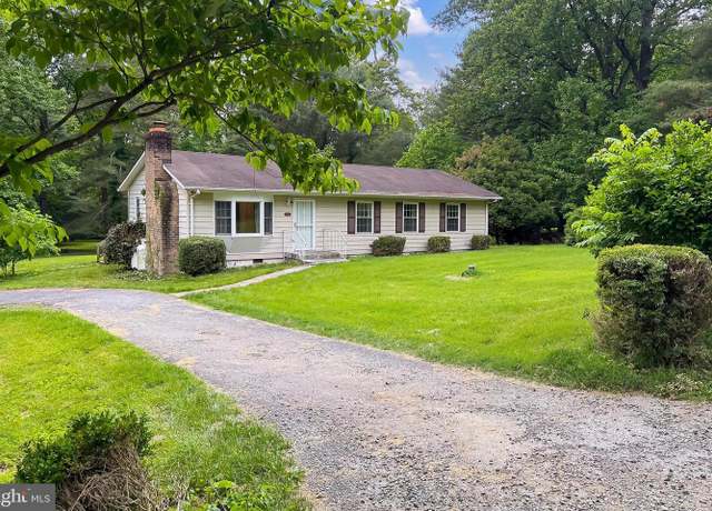 Property at 12089 Mcdonalds Ln, Hume, VA 22639, 4 beds, 1.5 baths