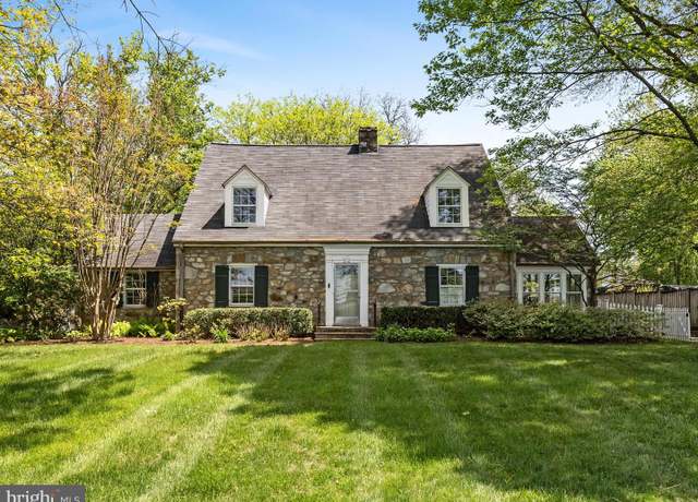 Property at 210 S 32nd St, Purcellville, VA 20132, 4 beds, 2.5 baths