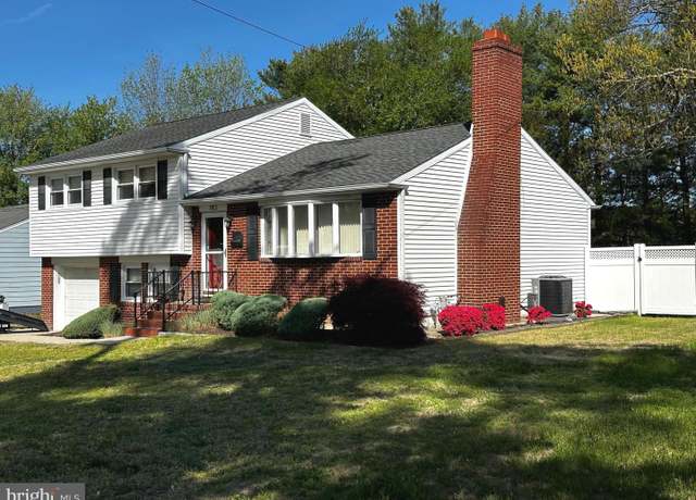 Property at 783 Woodlawn Ave, Hammonton, NJ 08037, 3 beds, 1.5 baths