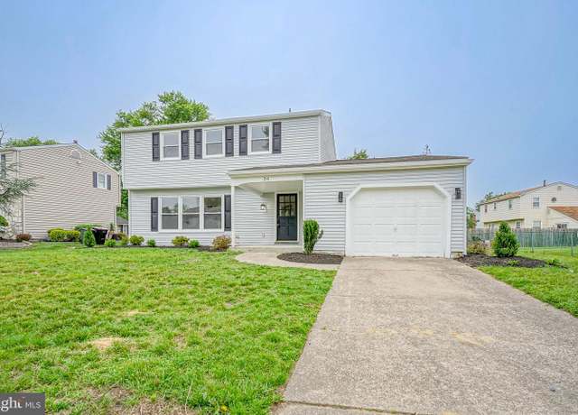 Property at 26 Jefferson Dr, Clementon, NJ 08021, 4 beds, 2.5 baths