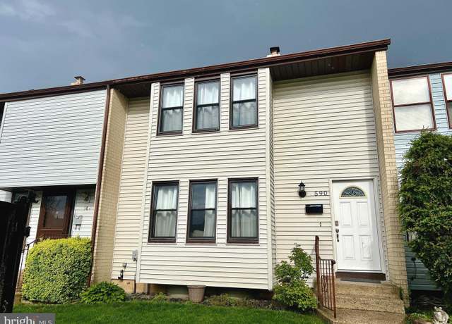 Property at 590 Greenwich Ct, East Windsor, NJ 08520, 3 beds, 2.5 baths