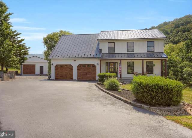 Property at 124 Clover Cir, Hollidaysburg, PA 16648, 5 beds, 2.5 baths