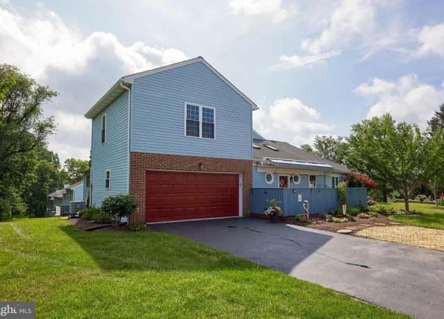 Property at 220 Winding Hill Dr, Lancaster, PA 17601, 3 beds, 2 baths
