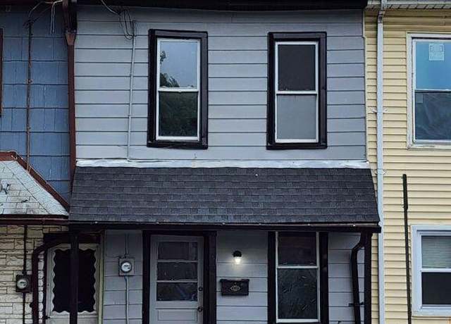 Property at 430 Freeman St, Lebanon, PA 17046, 3 beds, 1.5 baths