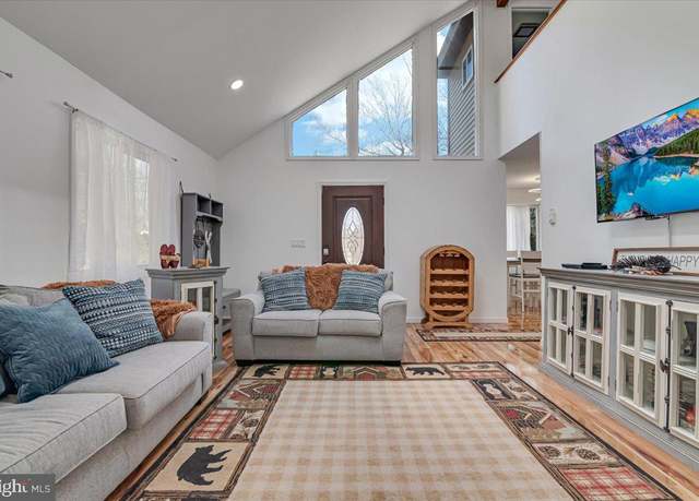 Property at 1517 Black Birch Way, Tobyhanna, PA 18466, 2 beds, 2 baths
