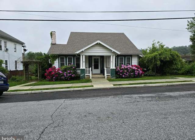 Property at 7 E High St, Windsor, PA 17366, 5 beds, 2.5 baths