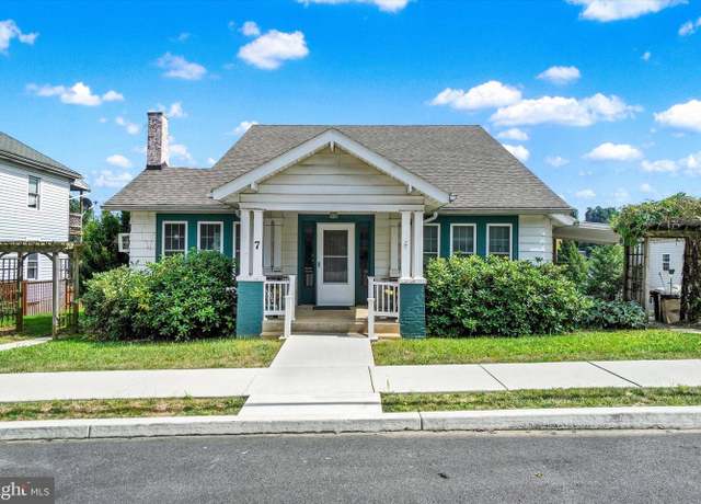 Property at 7 E High St, Windsor, PA 17366, 5 beds, 2.5 baths