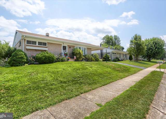 Property at 1221 Fairlane Dr, York, PA 17404, 3 beds, 1 bath