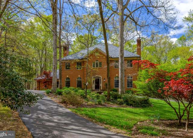 Property at 326 Canterwood Ln, Great Falls, VA 22066, 5 beds, 4.5 baths