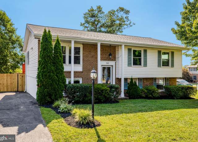 Property at 402 S Harrison Rd, Sterling, VA 20164, 5 beds, 2 baths