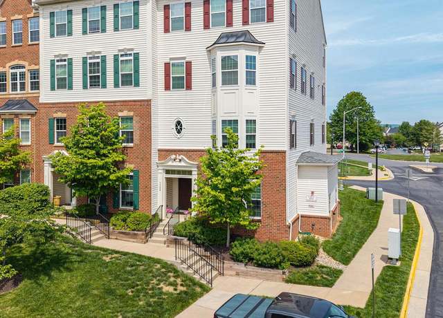 Property at 7300 Brunson Cir, Gainesville, VA 20155, 3 beds, 2.5 baths