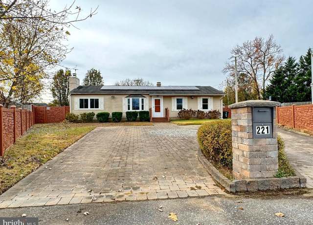 Property at 221 Concord Cir, La Plata, MD 20646, 3 beds, 2 baths