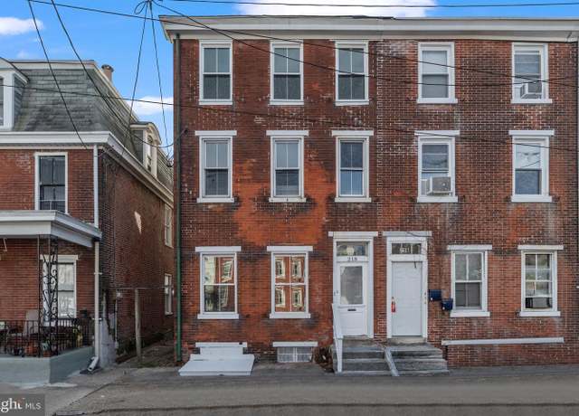 Property at 218 E Broad St, Burlington, NJ 08016, 5 beds, 2 baths