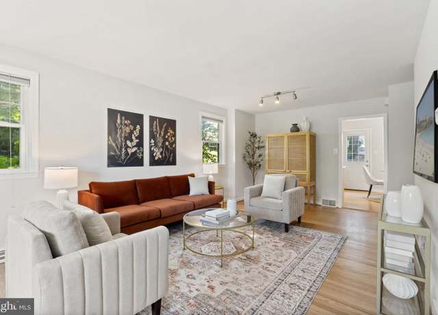 Property at 223 Windsor Ave, Upper Darby, PA 19082, 3 beds, 1.5 baths