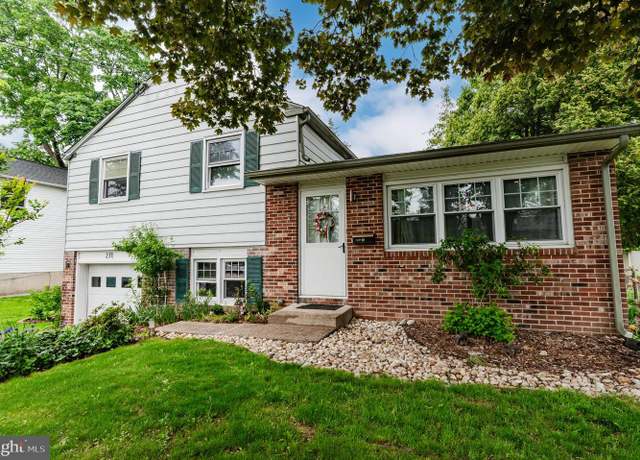 Property at 271 N Ridge Ave, Ambler, PA 19002, 3 beds, 2.5 baths