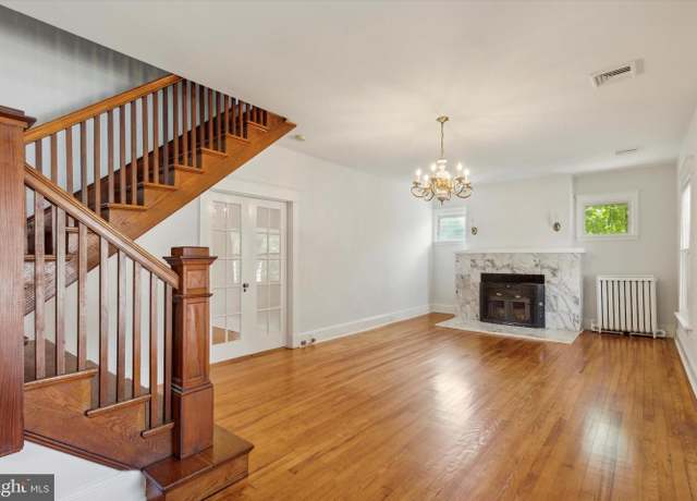 Property at 28 Grove Ave, Flourtown, PA 19031, 3 beds, 2.5 baths