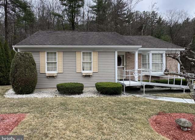 Property at 2137 S Woodglen Rd, Pottsville, PA 17901, 3 beds, 1.5 baths