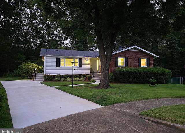 Property at 3718 Warwick Cir, Fairfax, VA 22030, 6 beds, 3 baths