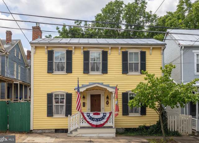 Property at 125 E Clifford St, Winchester, VA 22601, 2 beds, 1.5 baths